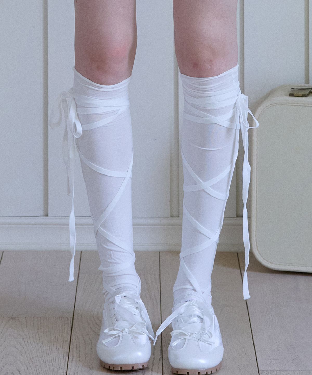핑크파인애플(PINK PINEAPPLE) BALLET RIBBON LONG SOCKS_WHITE
