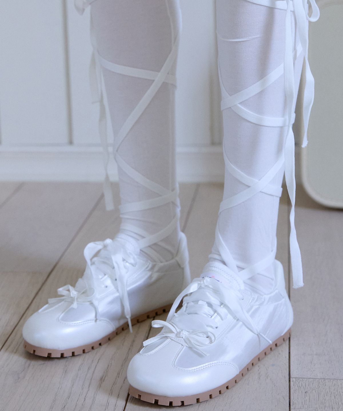 핑크파인애플(PINK PINEAPPLE) WINK RIBBON LACEUP SNEAKERS_WHITE
