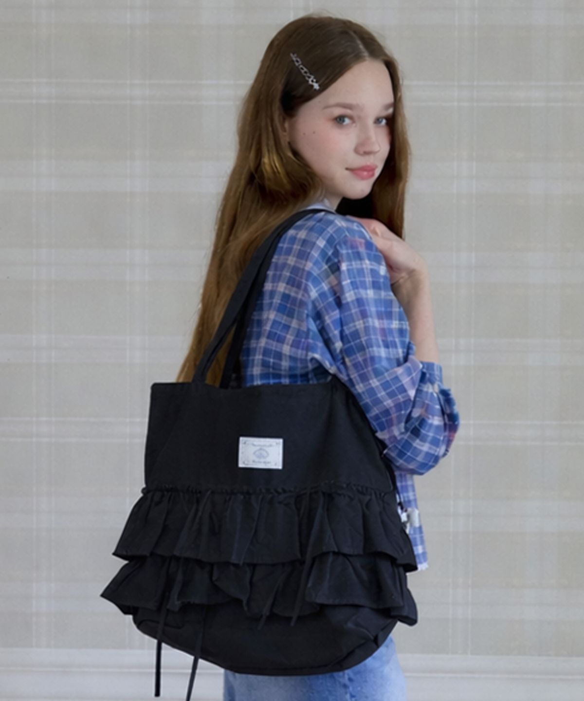 핑크파인애플(PINK PINEAPPLE) MELLOW FRILL TIERED TOTE BAG_BLACK