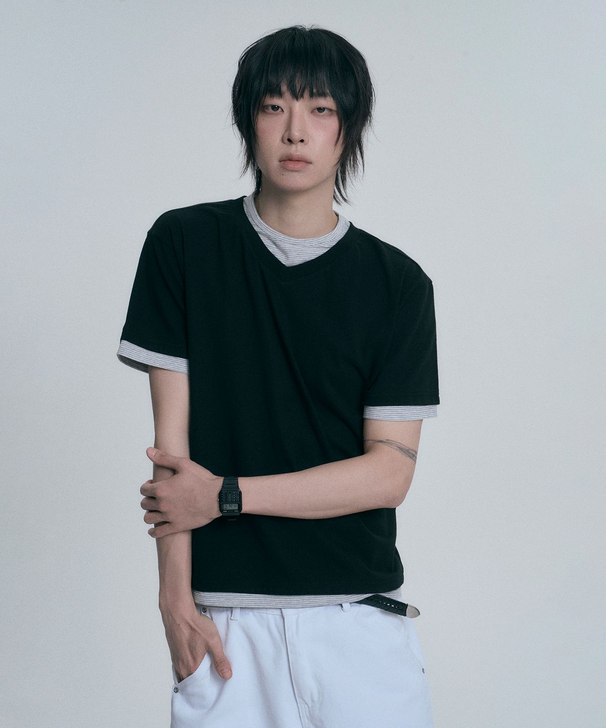 엠오오(MOO) 레이어드 브이넥 반팔티 - 블랙