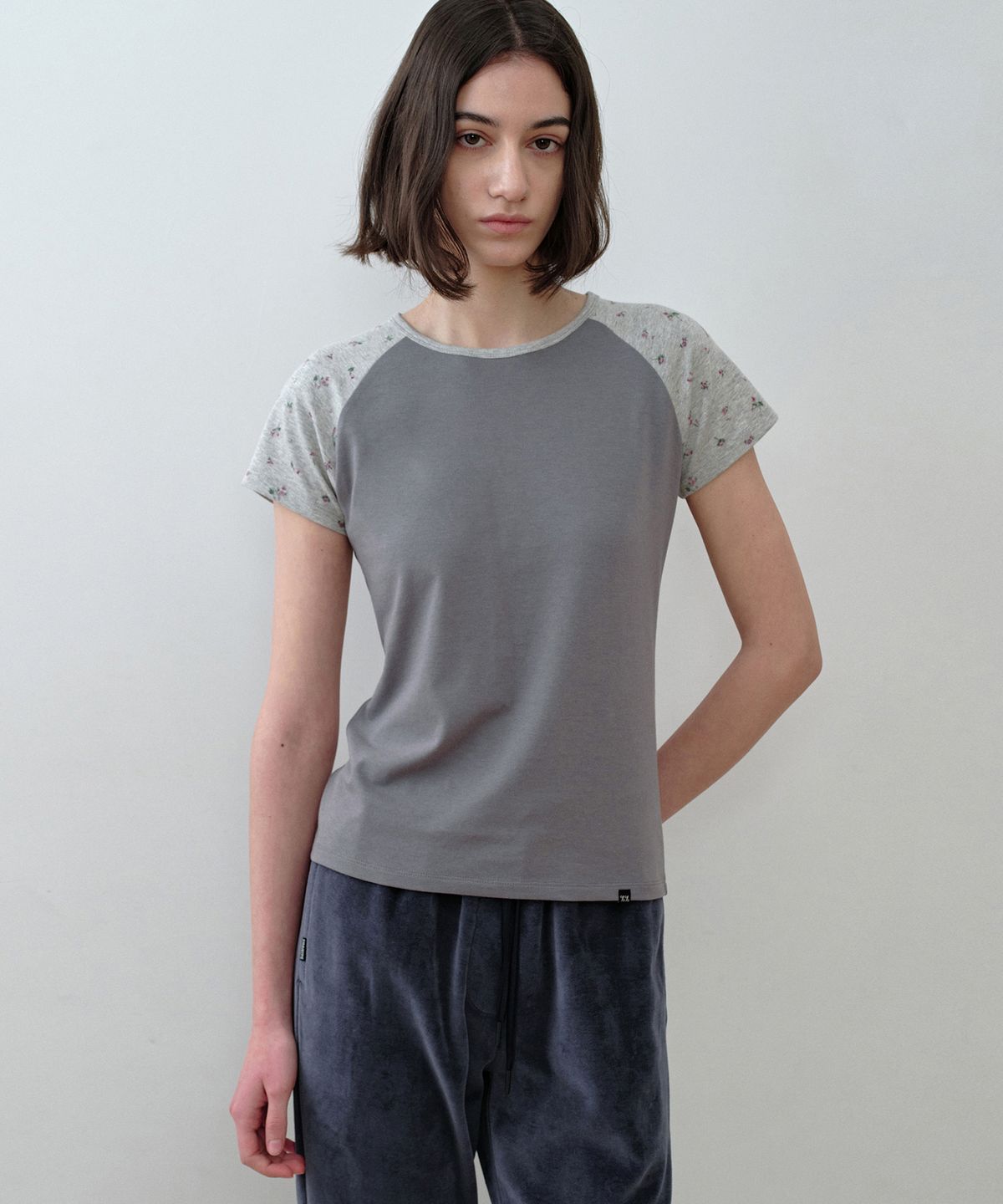 시메트릭 퍼센트(SYMMETRICPERCENT) Raglan Floral T-shirt / Grey