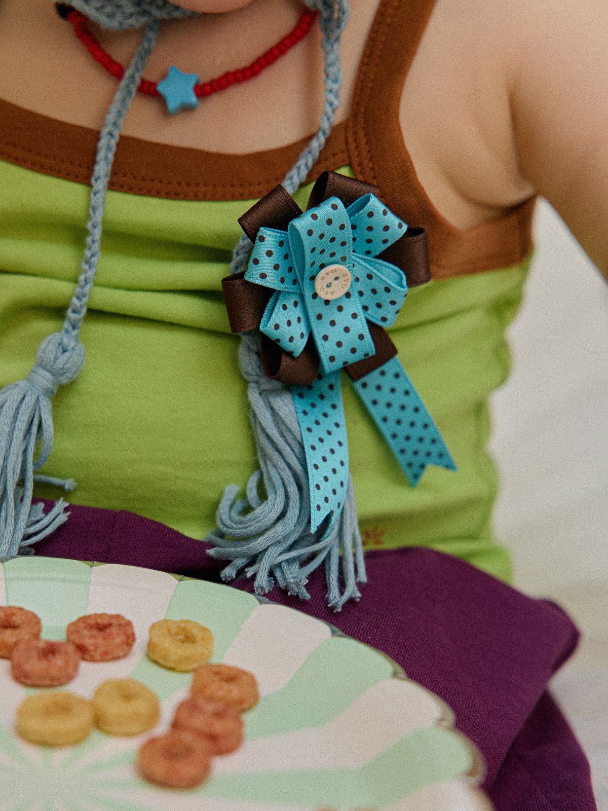 아보(AVO) DOT RIBBON TASSEL BROOCH_SKY