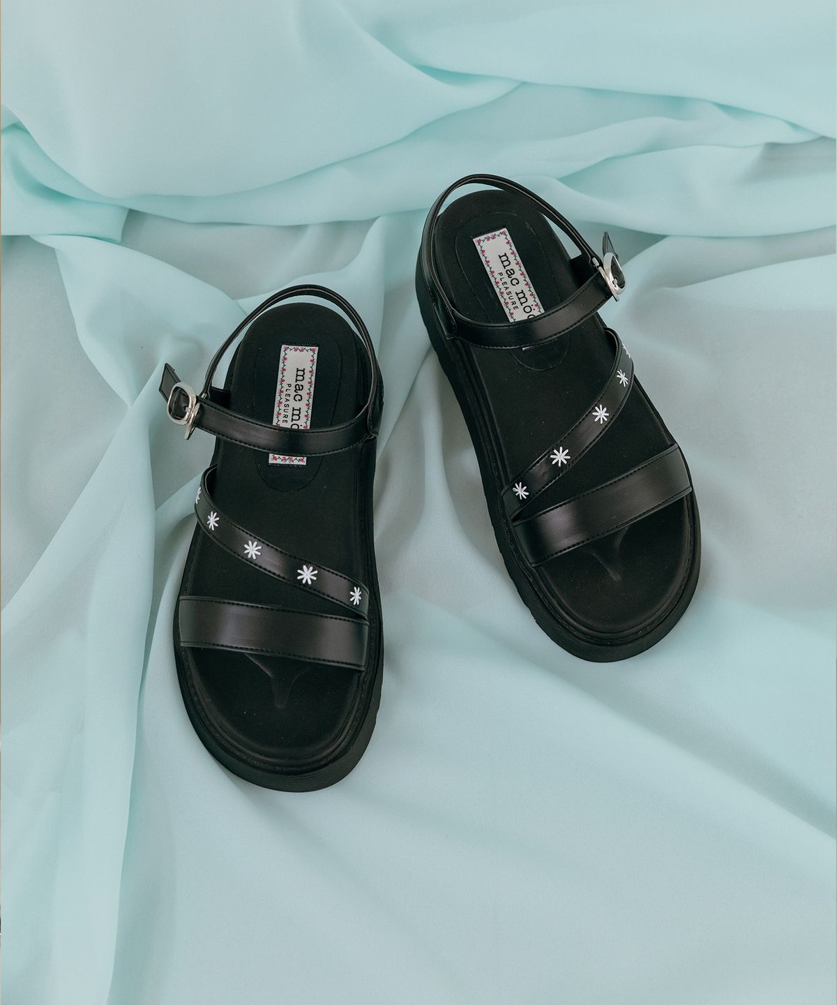 마크모크(MAC MOC) Ccotgil 꽃길 캐쥬얼 플랫폼 사선 꽃자수 샌들 (5cm)