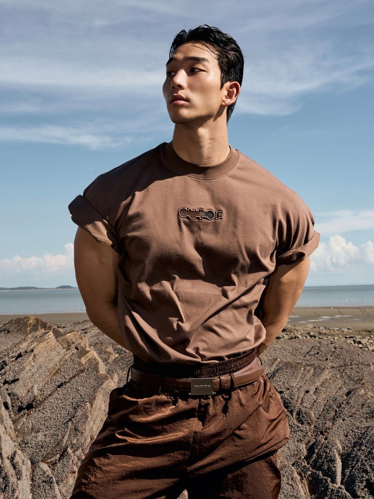 아웃오브(OUTOF) Logo Hole T Shirt