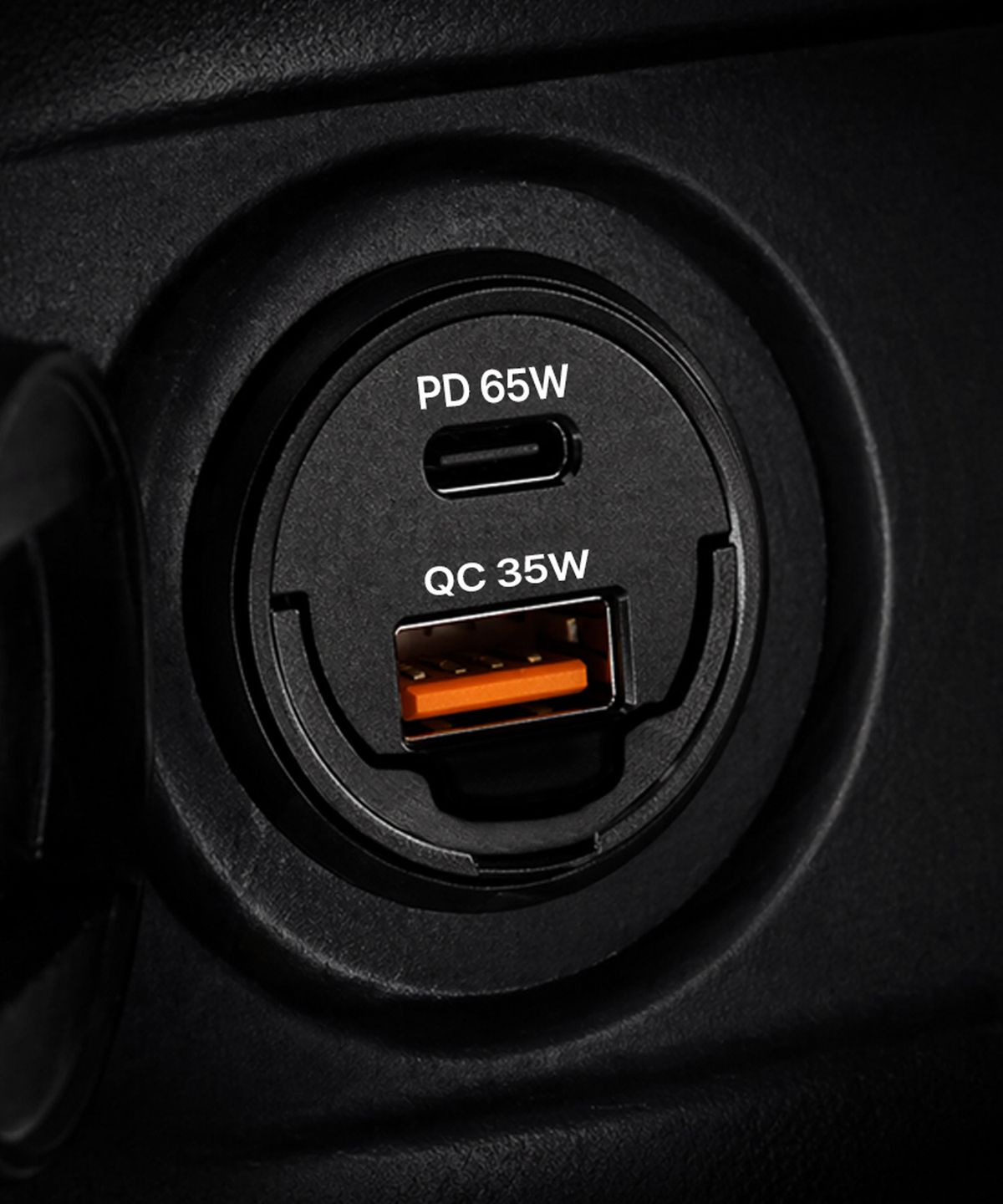 디지지(DEGEEGEE) 매립형 미니볼트 차량용 65W PD C타입 USB 초고속 충전기
