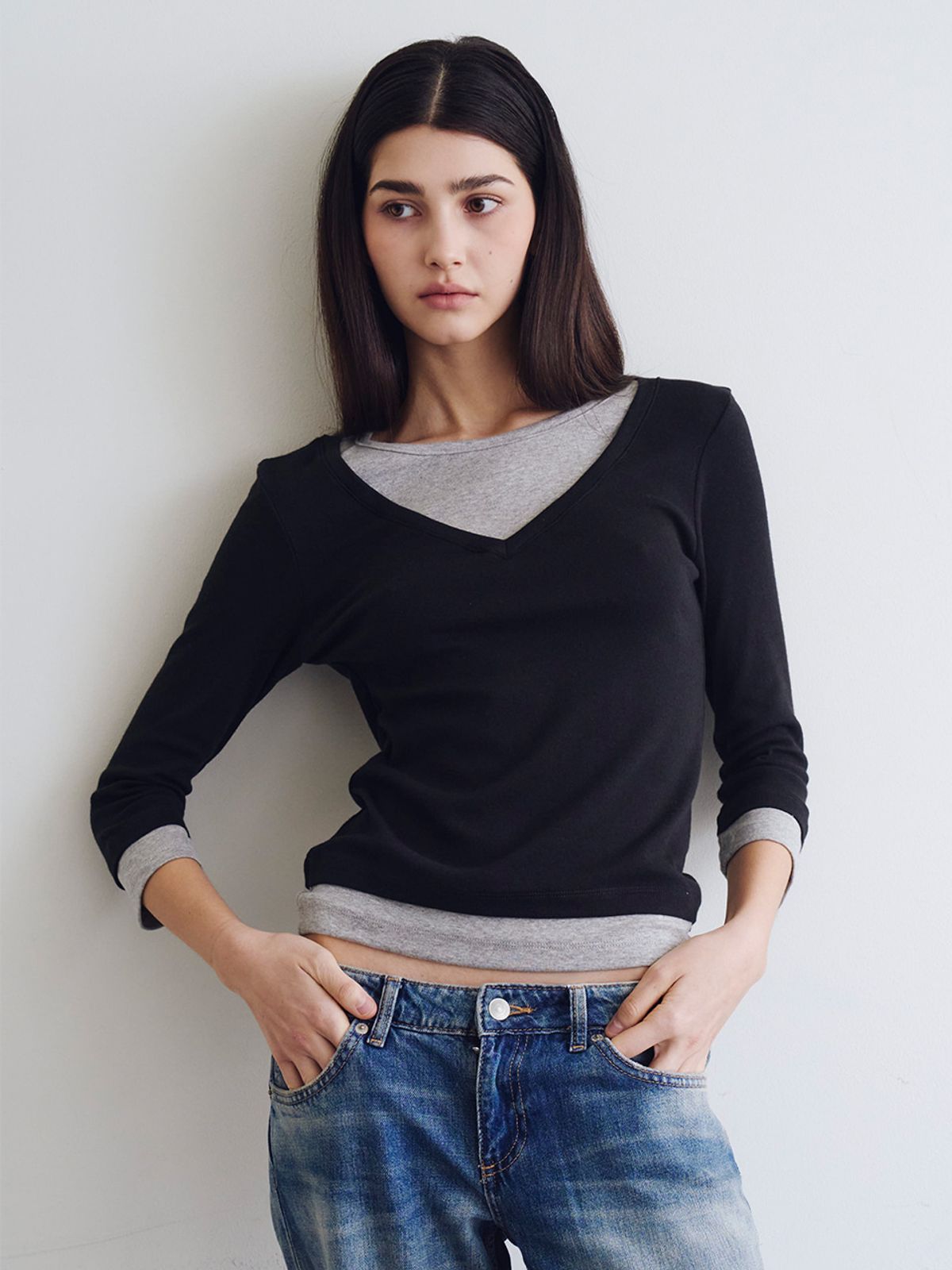 웨이브유니온(WAVE UNION) Layered V-neck Three-quarter sleeve top Black