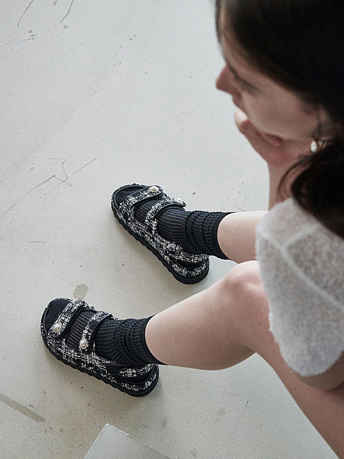 모이지(MOIJI) EO2625 tweed velcro sandals(2color)