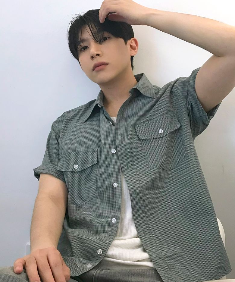코튼 체크 더블포켓 크롭 반팔 셔츠 [블루]