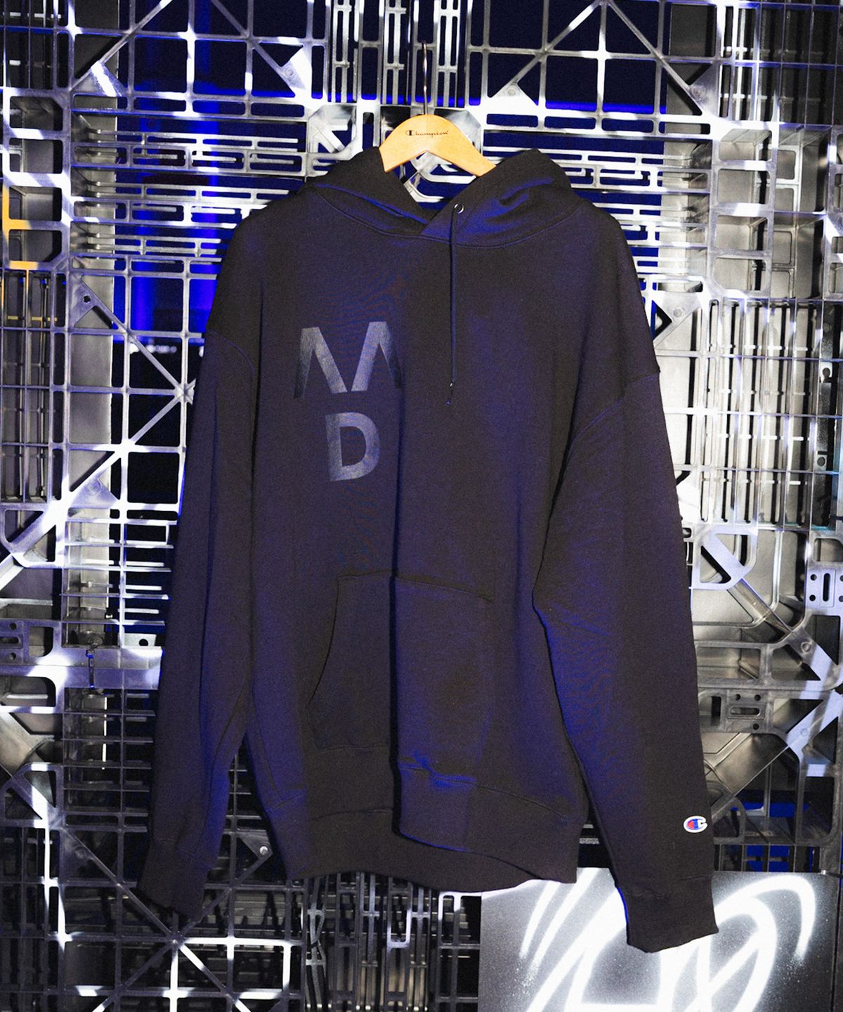 챔피온(CHAMPION) 챔피온 X VVD 그래픽 후드 티셔츠 Navy