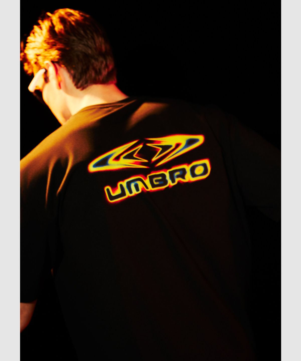 엄브로(UMBRO) [QUICK-DRY] 슬로우킥 히트맵 로고 프레쉬 반팔 티셔츠 블랙 UR221SRS54