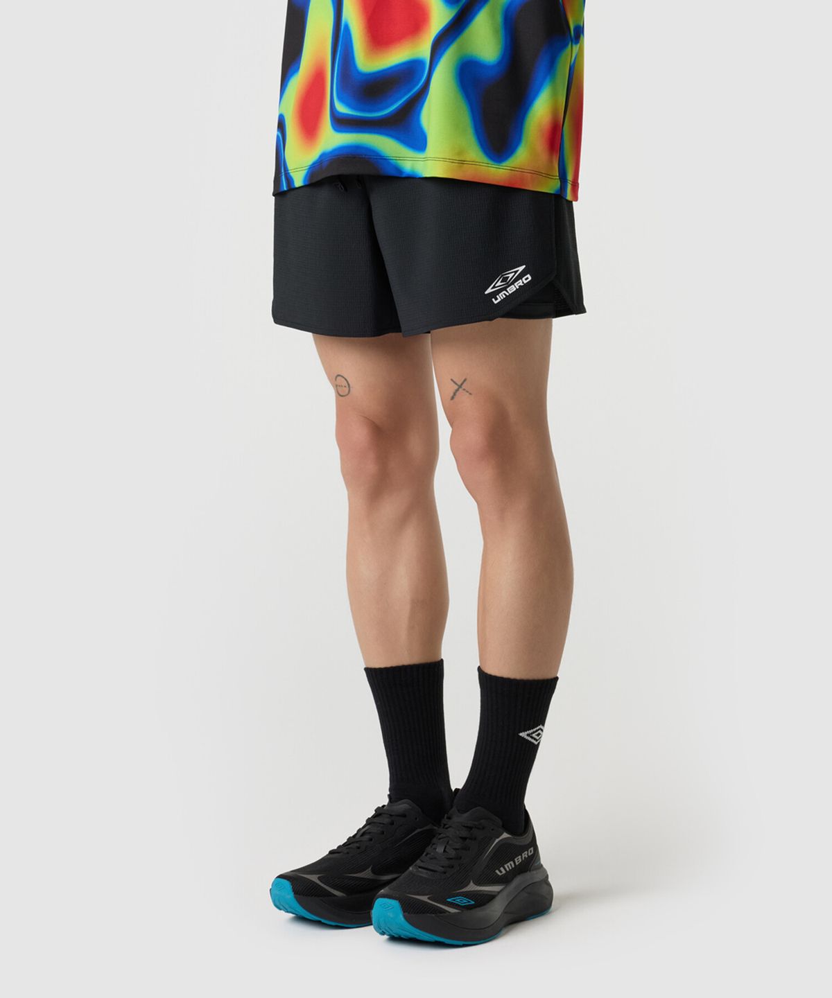 엄브로(UMBRO) 슬로우킥 경량 레깅스 투인원(2IN1) 3부 반바지 블랙 UR221SHP54