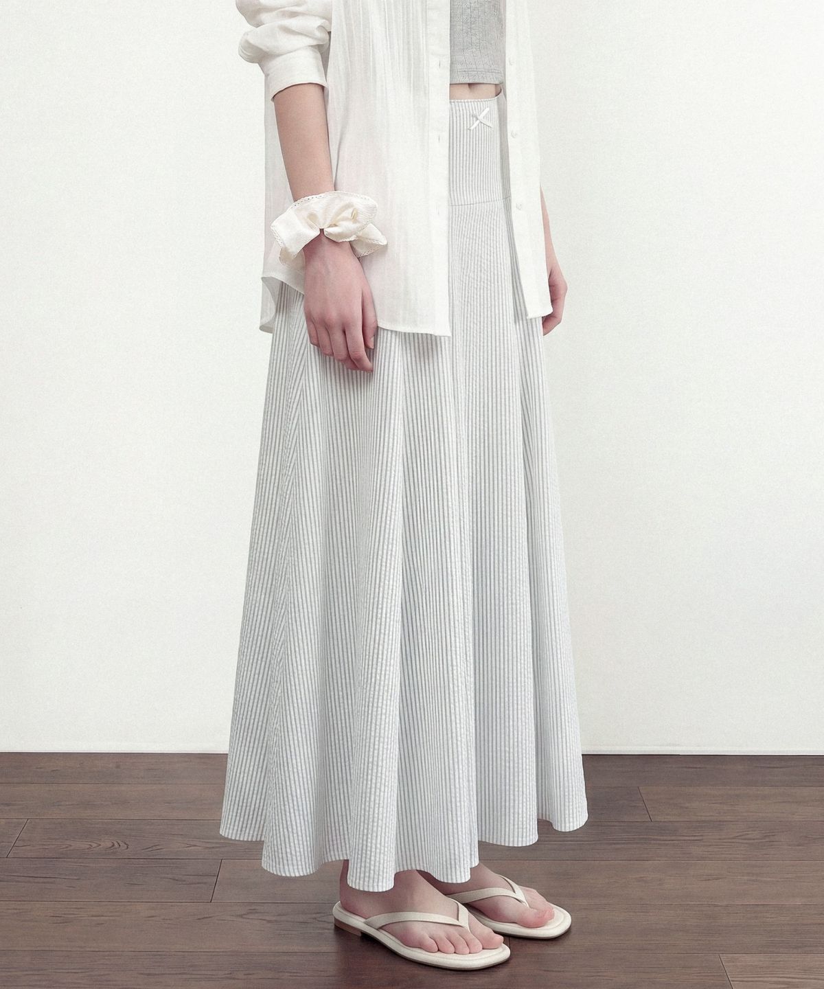 폴뉴아(FOLNUA) ROSY FLARE LONG SKIRT (STRIPE WHITE)