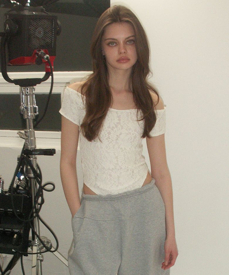 BACK STRING FLOWER LACE TOP IVORY