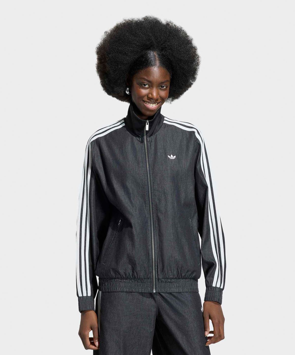 아디다스(ADIDAS) 서머 글로우 라이트 데님 파이어버드 트랙탑 - 미디엄블랙데님 / KW8758