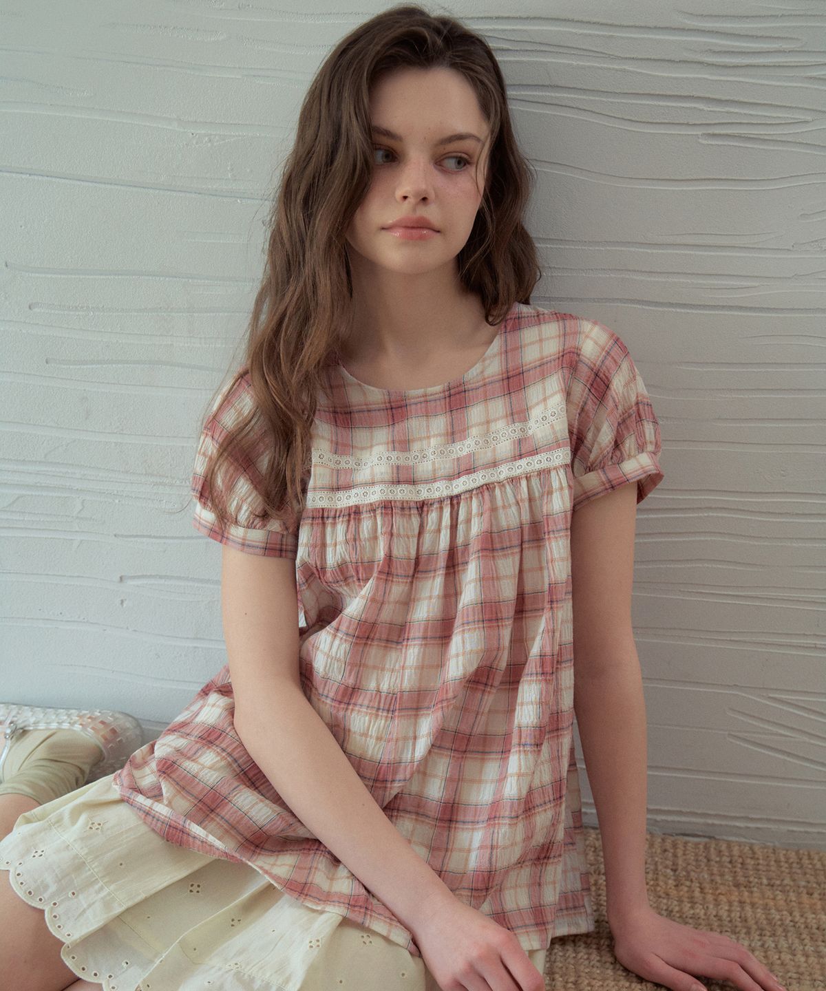 아우어노스텔지아(OURNOSTALGIA) Avel Lace Check Blouse_Red(OB6BL12)