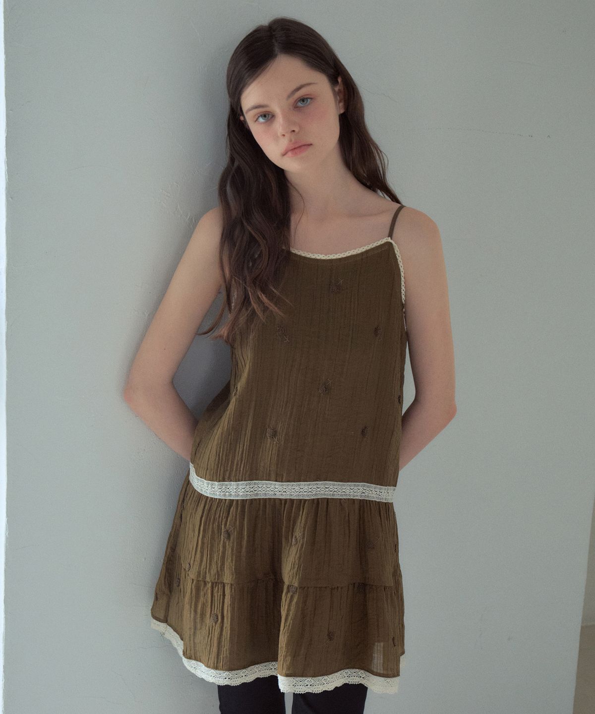 아우어노스텔지아(OURNOSTALGIA) Boucle Flower Tiered Dress_Khaki(OB6OP06)