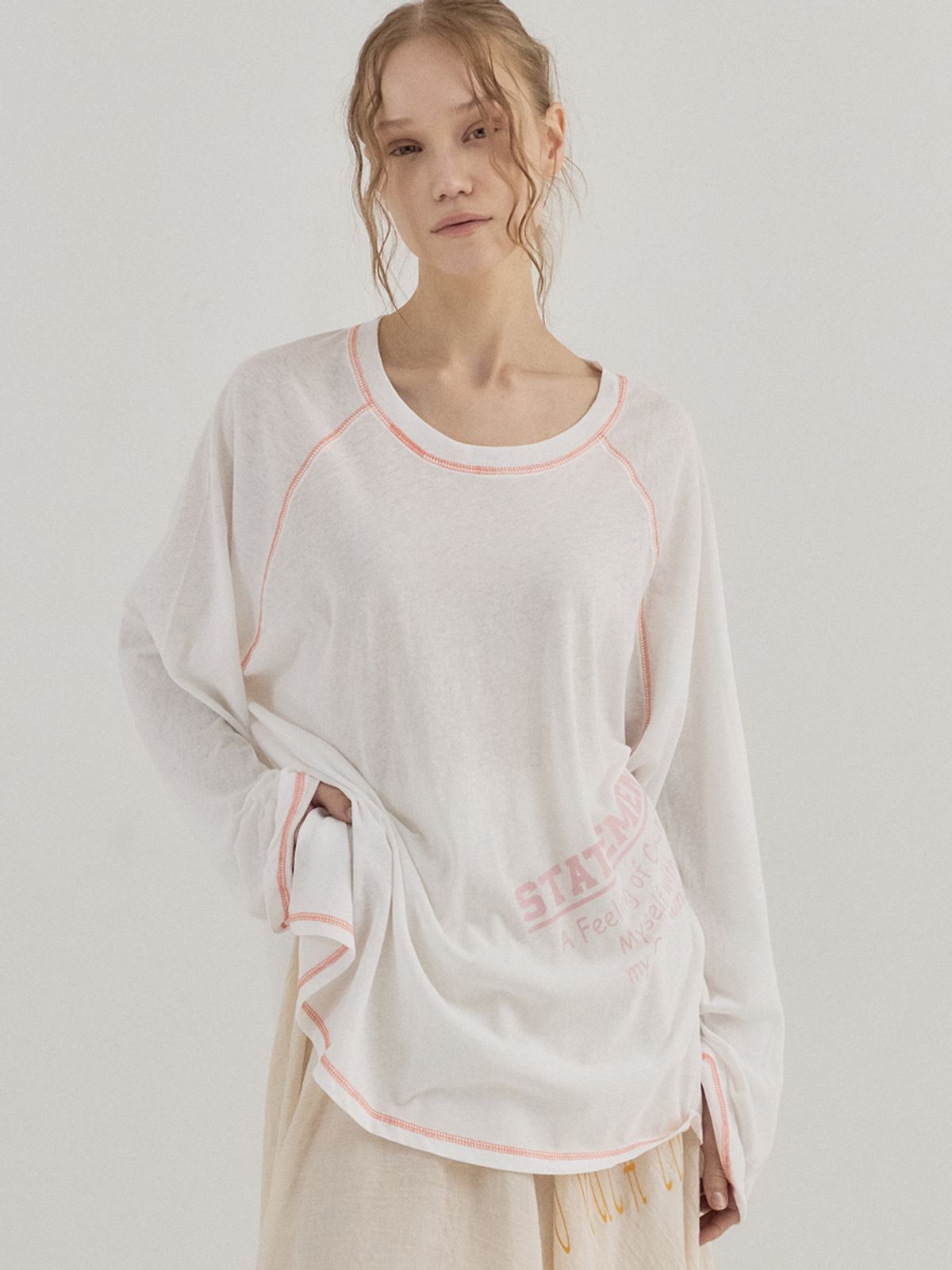 쏘리, 투 머치 러브(SORRY, TOO MUCH LOVE) Blush Raglan Stitch Long Sleeve Tee_White