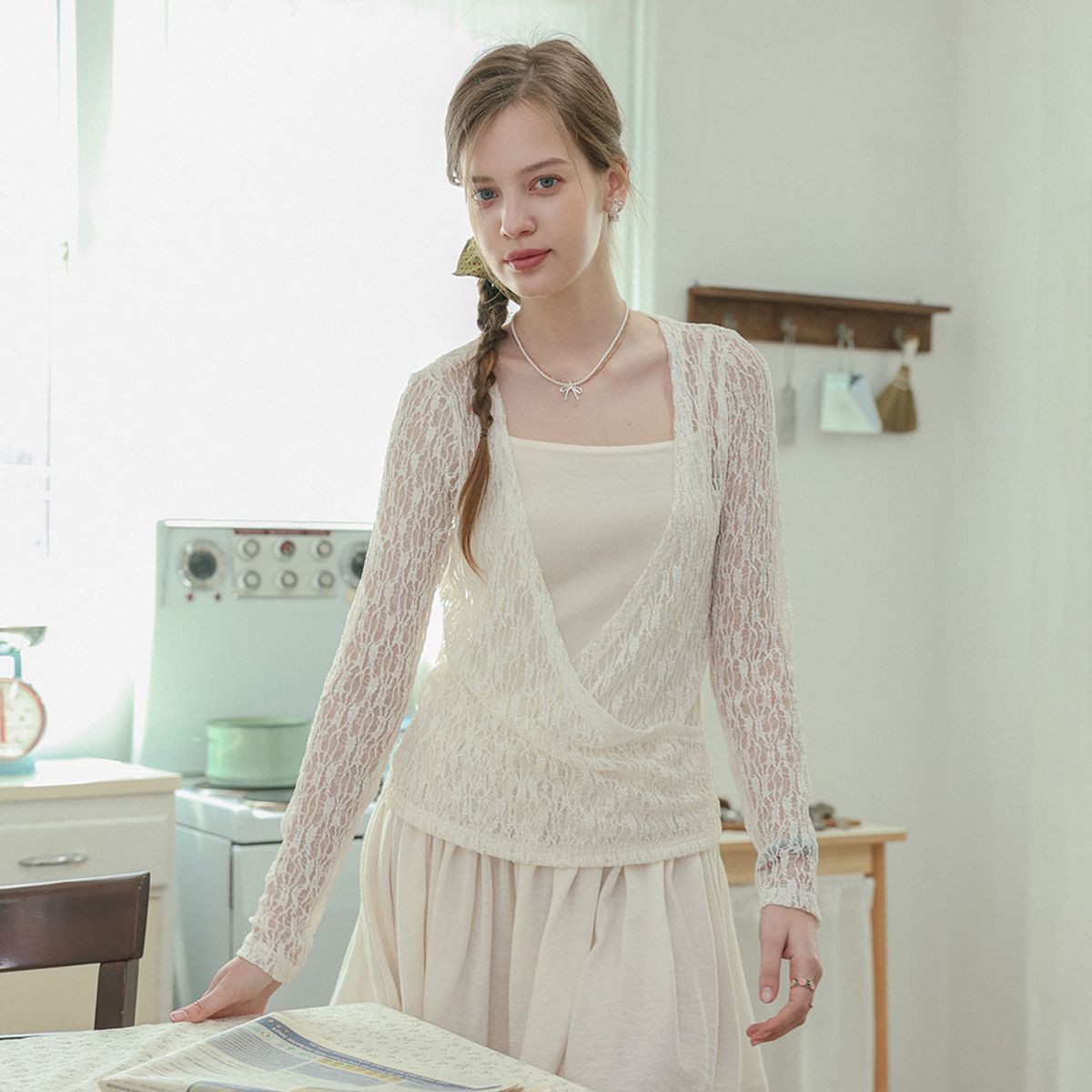 던드롭(DUNDROP) DD_Deep v lace see-through top_IVORY