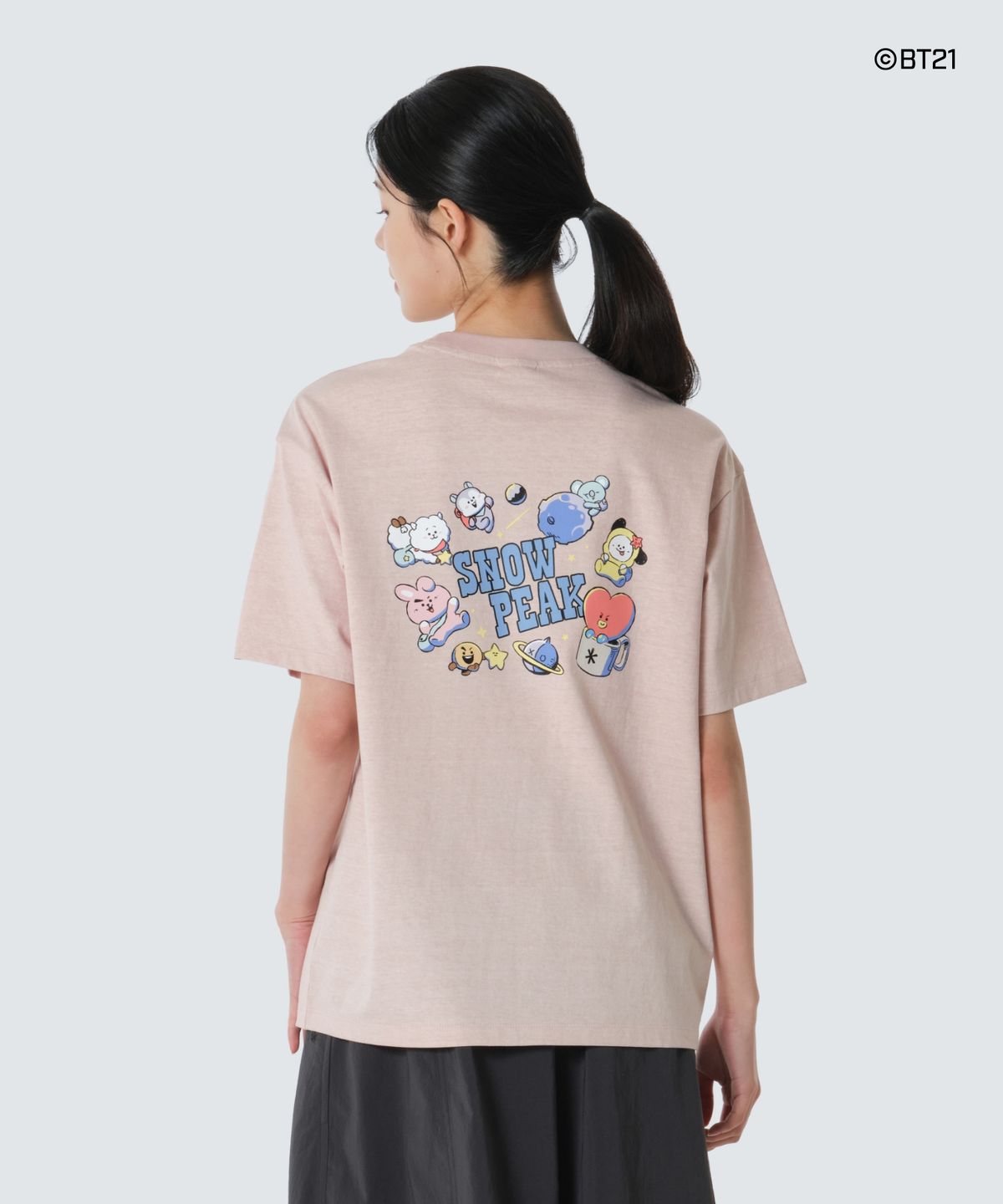 스노우피크 어패럴(SNOWPEAK APPAREL) [스노우피크 I BT21] 여성 그래픽 반팔 티셔츠 (S26MWFTS92) Light Pink