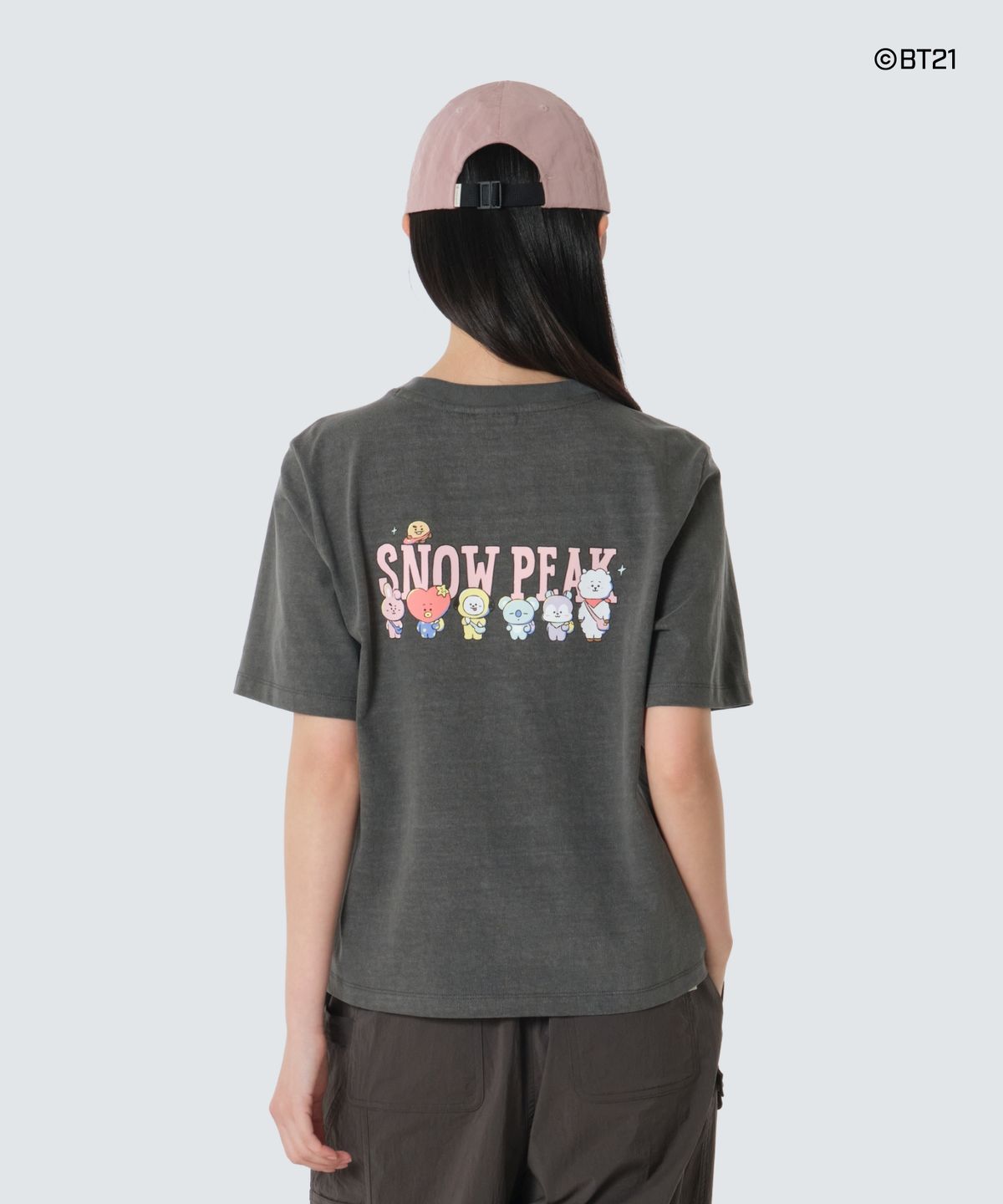 스노우피크 어패럴(SNOWPEAK APPAREL) [스노우피크 I BT21] 여성 세미크롭 반팔 티셔츠 (S26MWFTS91) Dark Charcoal