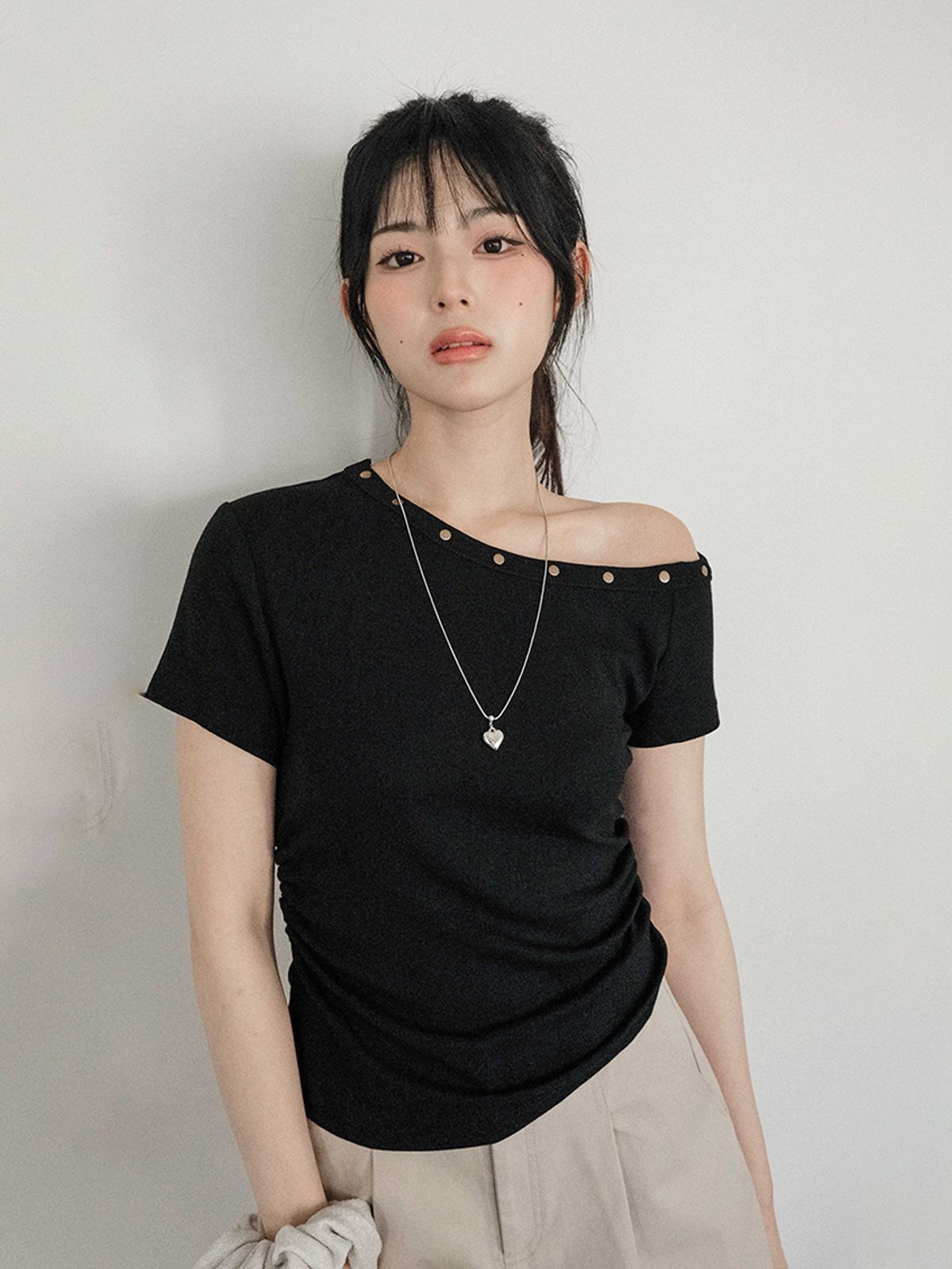 쿨키튼(KOOLKITTEN) 소프트 드레이프 사이드 루슈 티셔츠 3colors