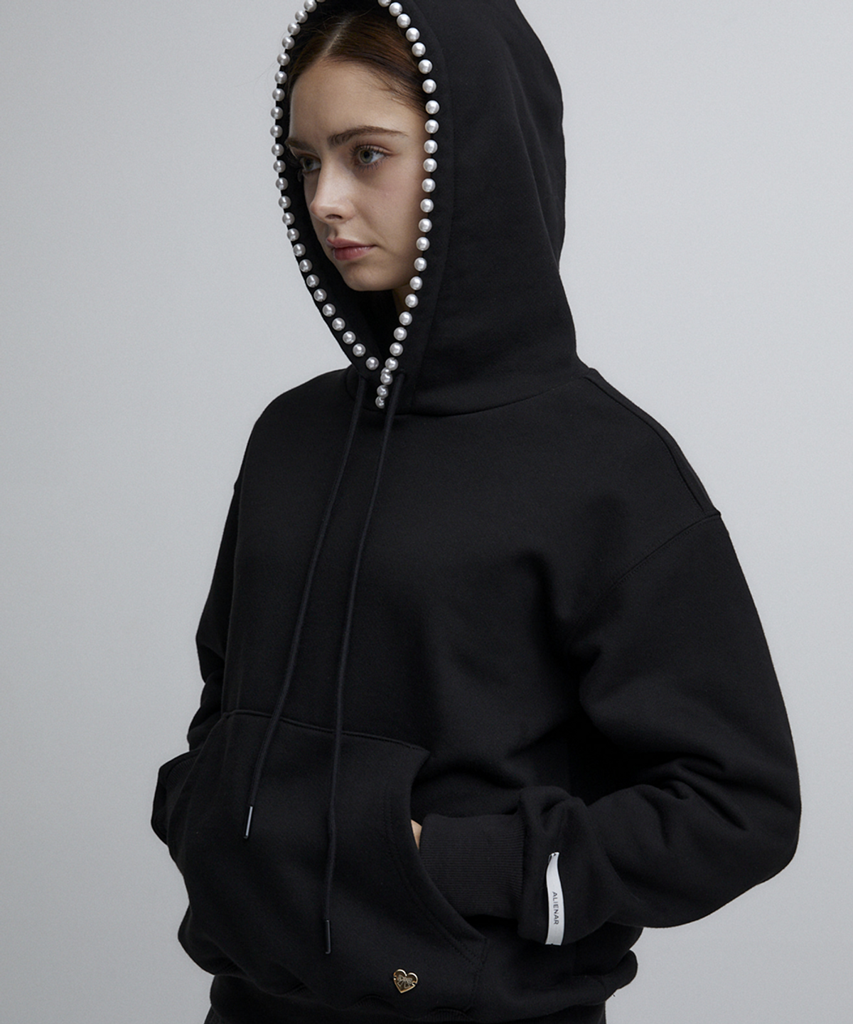 알리에나(ALIENAR) Pearl handcraft hood (BLACK)
