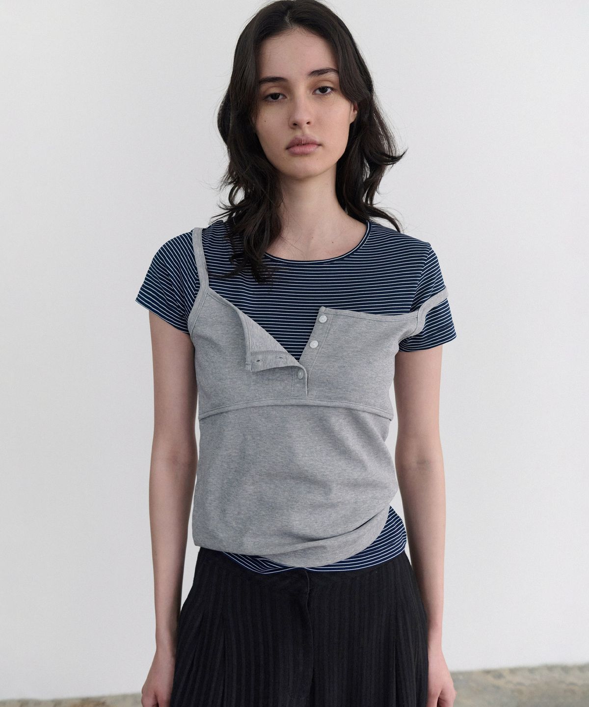 앤니즈(ANDNEEDS) Popo three button sleeveless (melange gray)