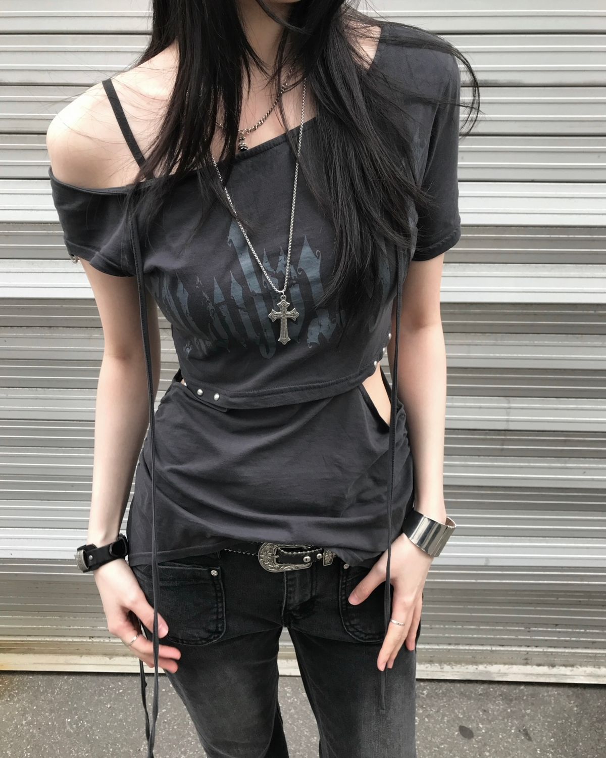리버뉴스(LIBERALNEWS) BLAVKNESS HALTERNECK LOGO TEE_GRAY
