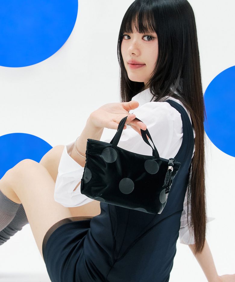 HANDLE POUCH 002 Glossy Black Polka Dot