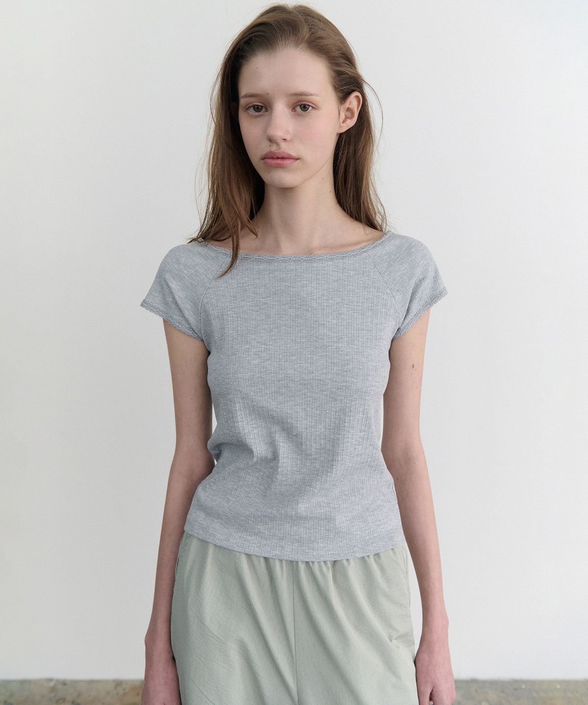 앤니즈(ANDNEEDS) Pebble lace scoop tee (melange gray)