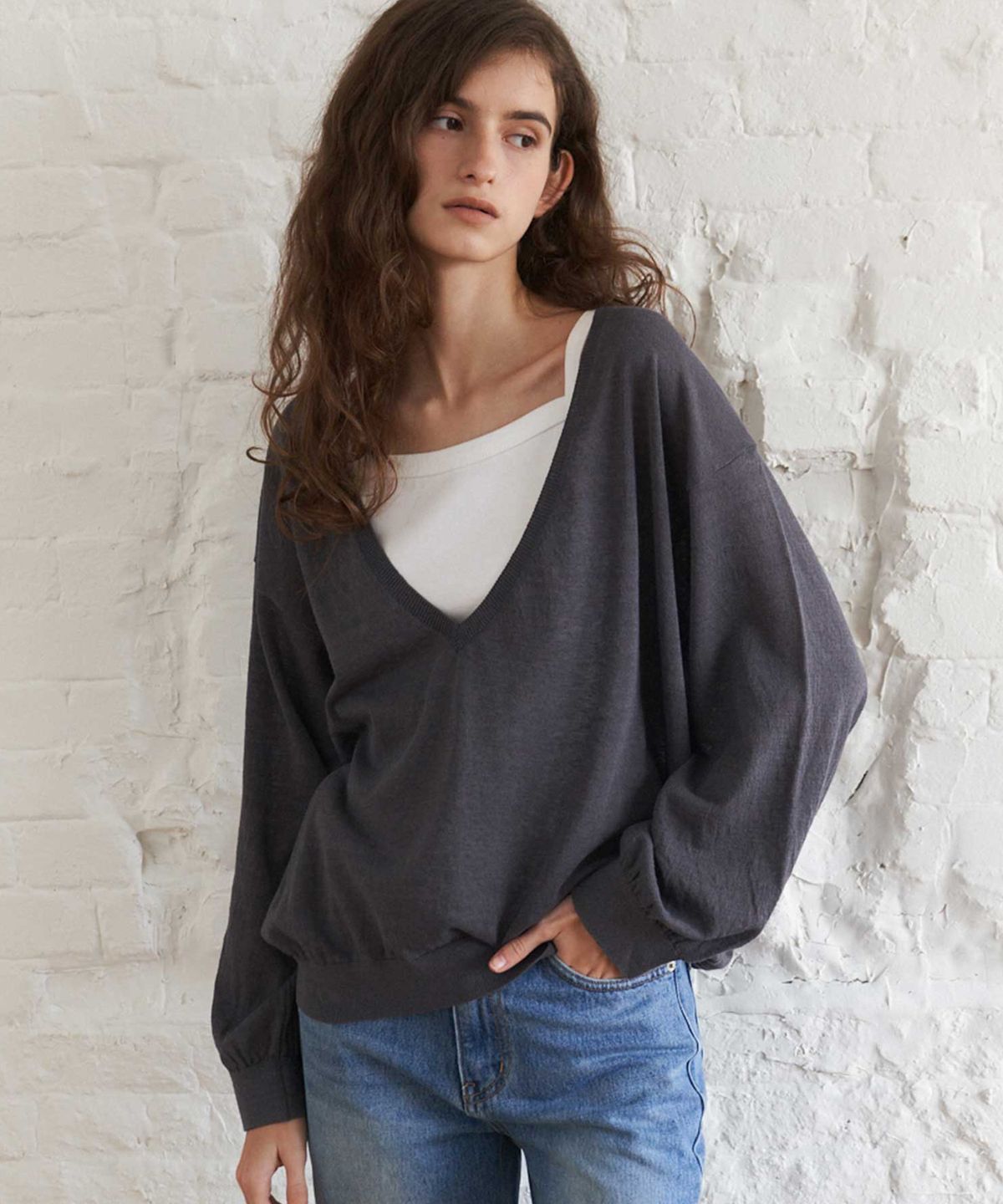더라이(THERYE) Deep V-Neck Sheer Knit(Charcoal)