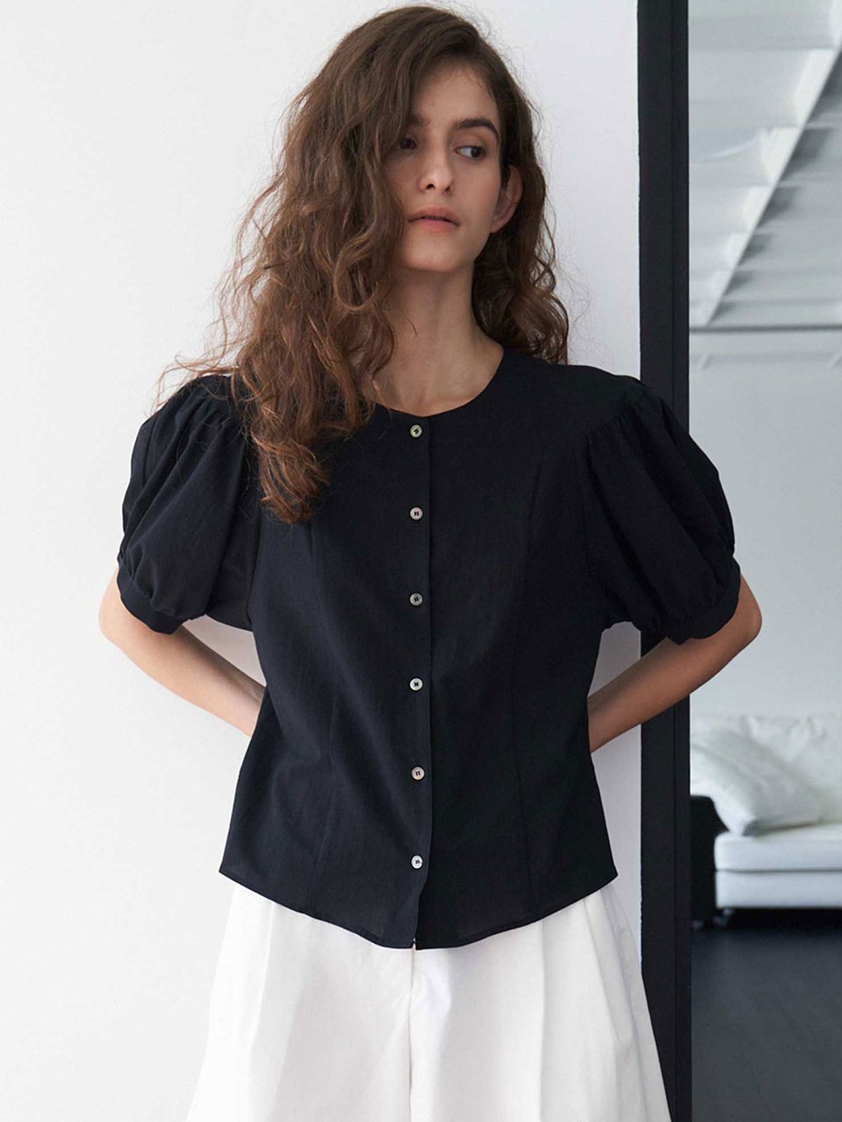 더라이(THERYE) Volume Puff Blouse(Black)
