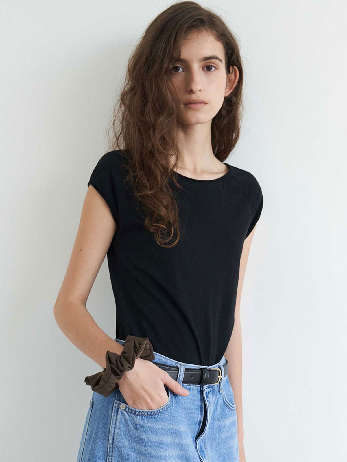 더라이(THERYE) Round Neck Cap Sleeve T-Shirt(Black)