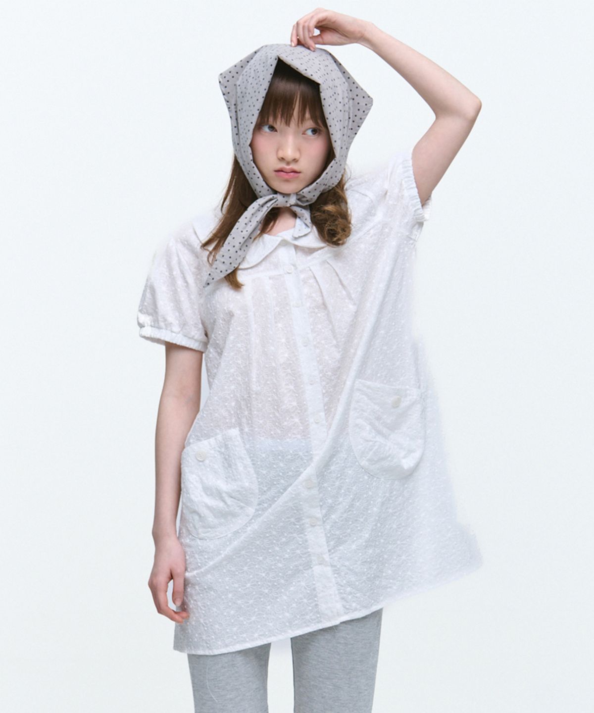썸플레이스(SOME PLACE) 플라워 퍼프 소매 포켓 버튼 레이어드 반팔 블라우스 원피스 [화이트]