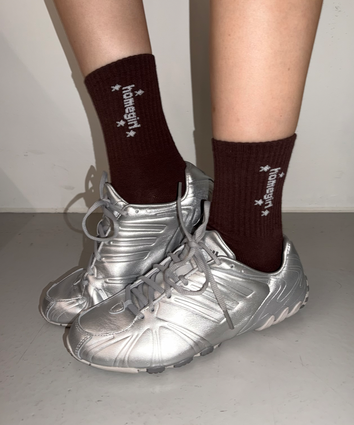 홈바디띵즈(HOMEBODY THINGS) HBT HOMEGIRL SOCKS (BROWN)