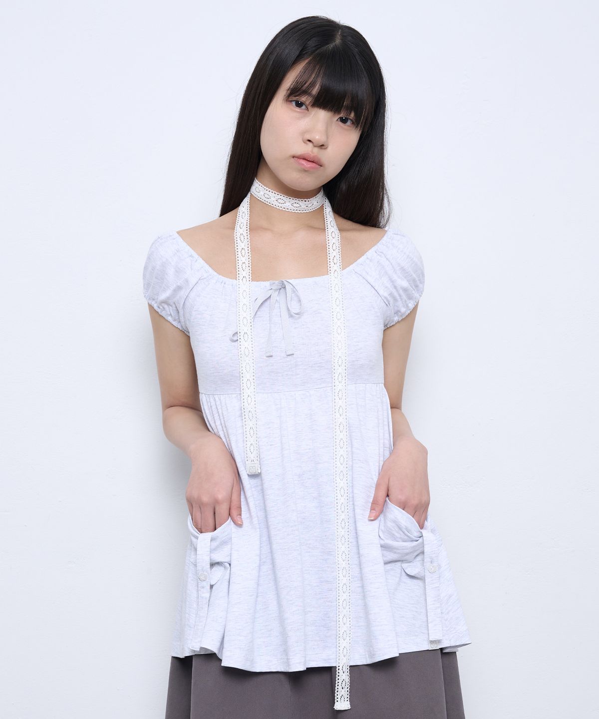 뚜오미오(TUOMIO) SHIRRED POCKET TOP [WHITE MELANGE]