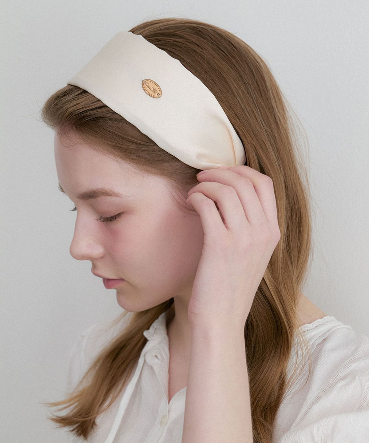 할렌(HALDEN) silky wide logo hairband (H043_ivory)