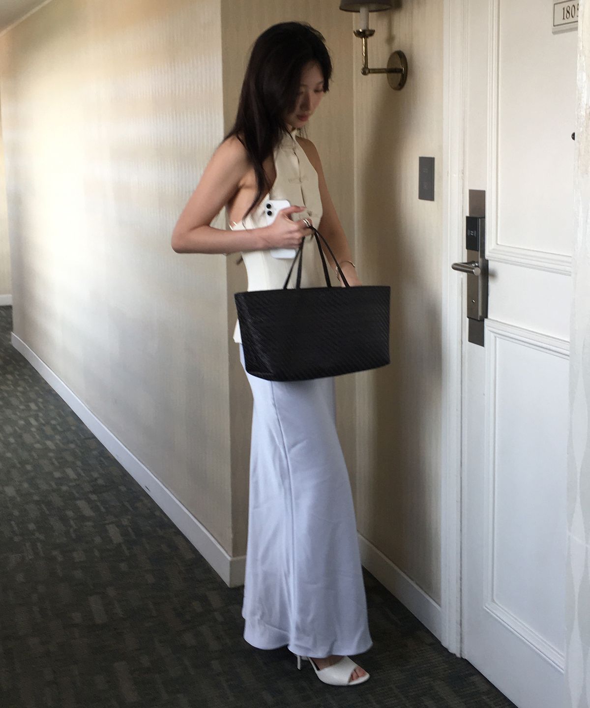 투오(TUO) RATTAN FLAT TOTE LARGE DARK BROWN · 라탄 플랫 토트 라지 다크 브라운
