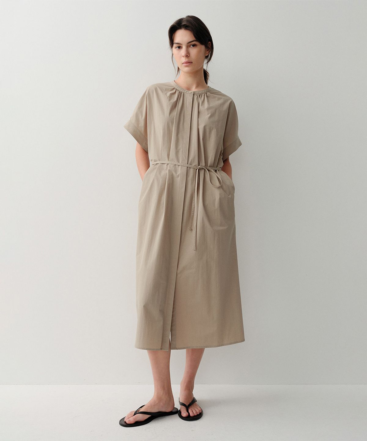 이아(EAAH) TALIA SHIRRING DRESS (BEIGE)