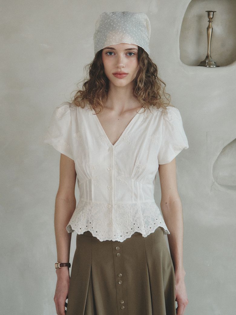 LILI v-neck embroidery blouse_IVORY