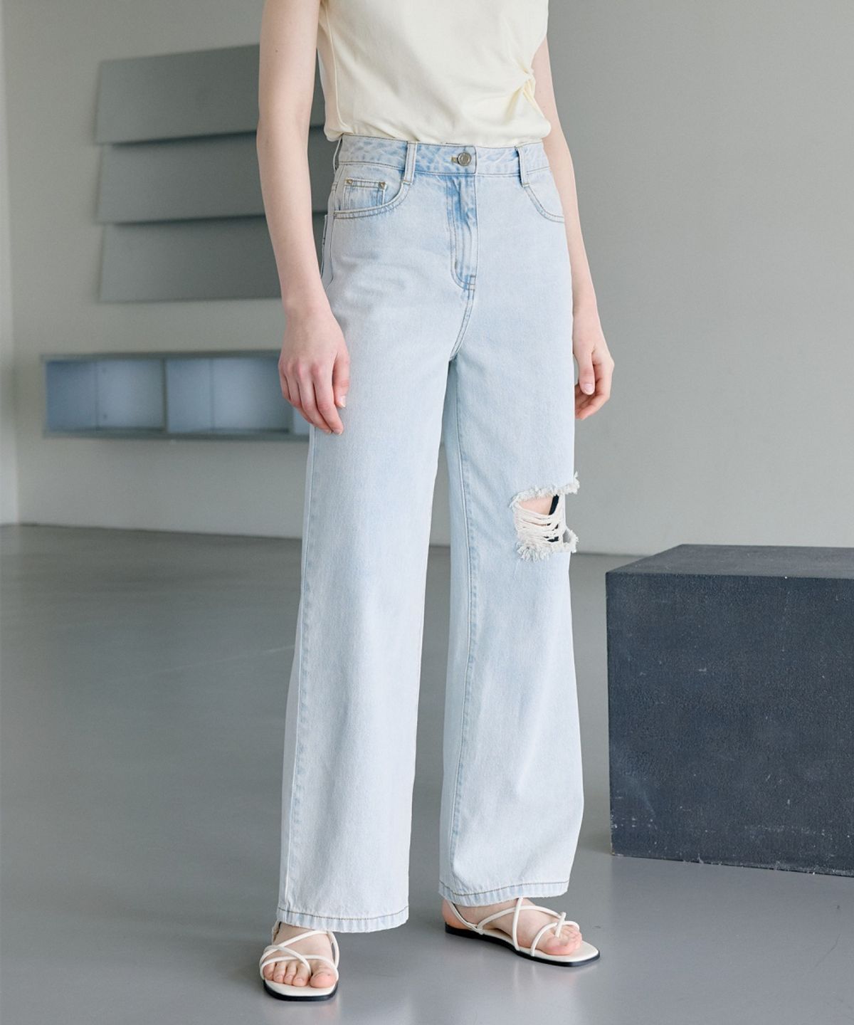 올리브 데 올리브(OLIVE DES OLIVE) 데미지 세미와이드 데님 팬츠 OJ6ML4230