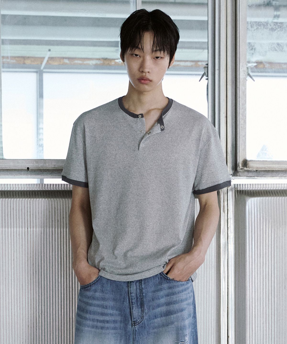 피인오(P.IN.O) 스냅 헨리넥 반팔 티셔츠 - 멜란지그레이