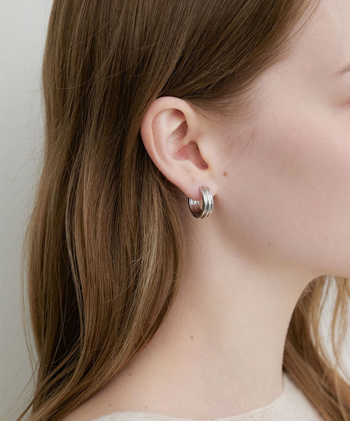 할렌(HALDEN) line hoop one touch earrings (E066_silver medium)