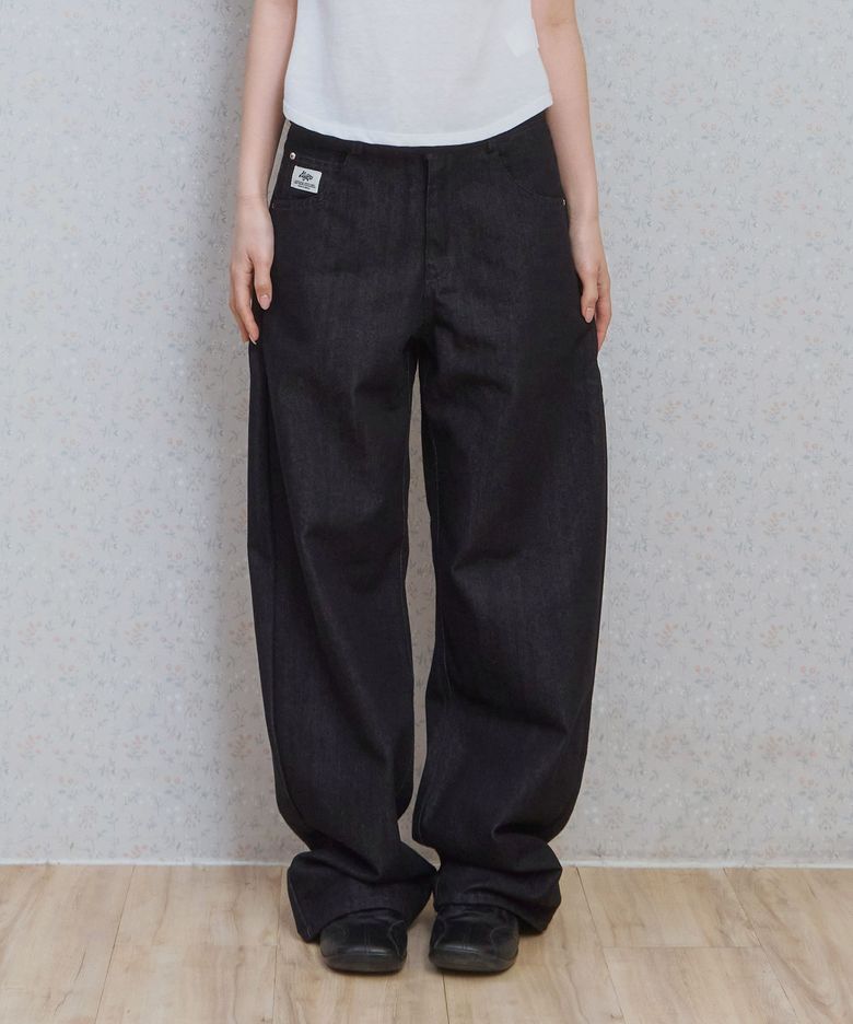 ke612c. Semi curved denim pants