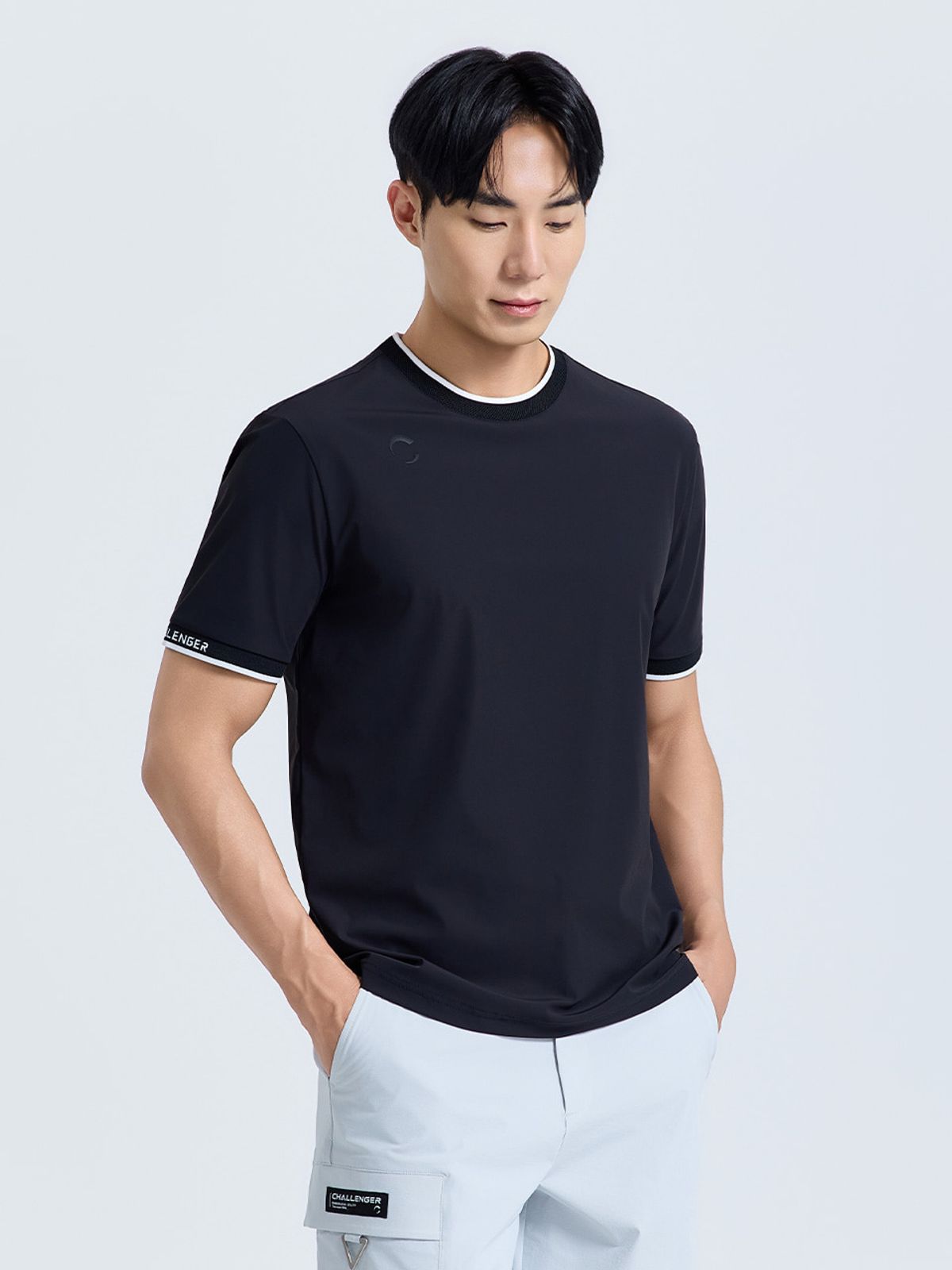 챌린저(CHALLENGER) 남성 자카드 로고 배색 라운드 반팔 티셔츠 블랙