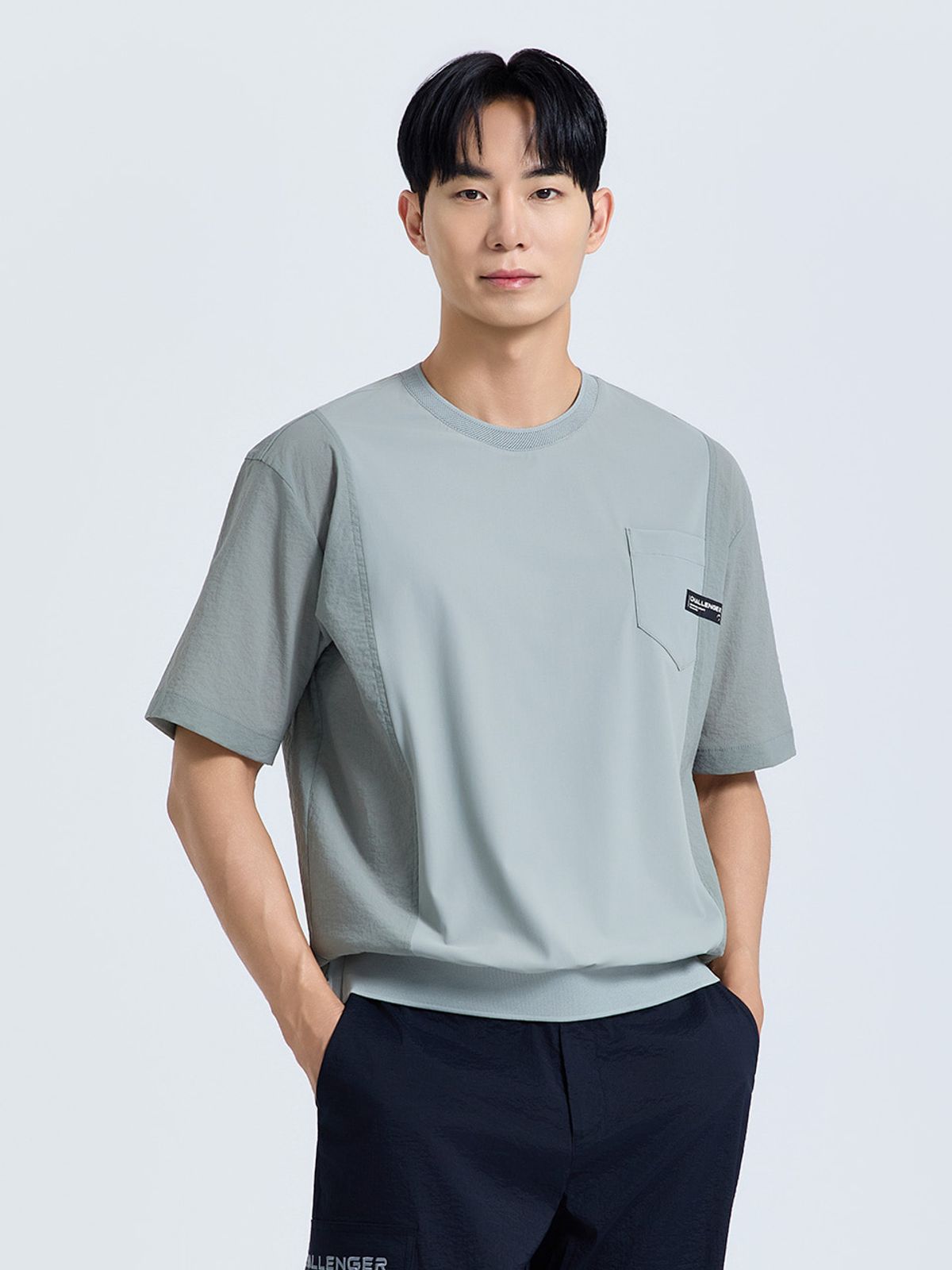 챌린저(CHALLENGER) 남성 모노엣지 하이브리드 라운드 반팔 우븐탑 라이트카키