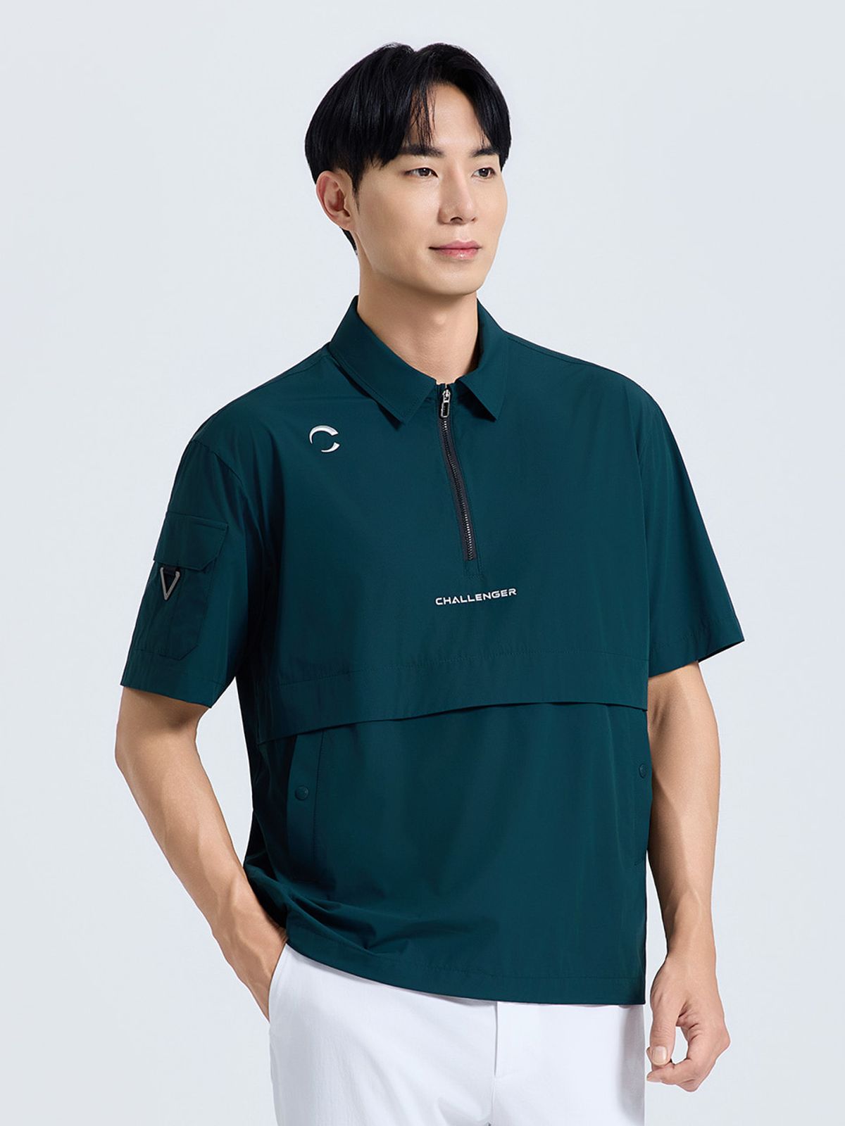 챌린저(CHALLENGER) 남성 제로라이트 지퍼 카라 반팔 우븐탑 다크그린