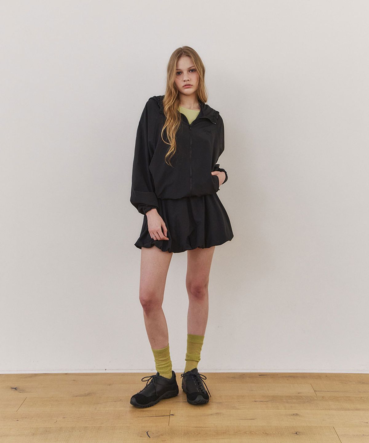 우네(OONE) [Set-Up] Sheer Wind Jacket & Balloon Mini Skirt_Black