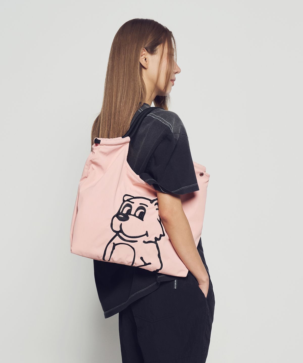아크메드라비(ACME DE LA VIE) DRAWSTRING NYLON SHOULDER BAG