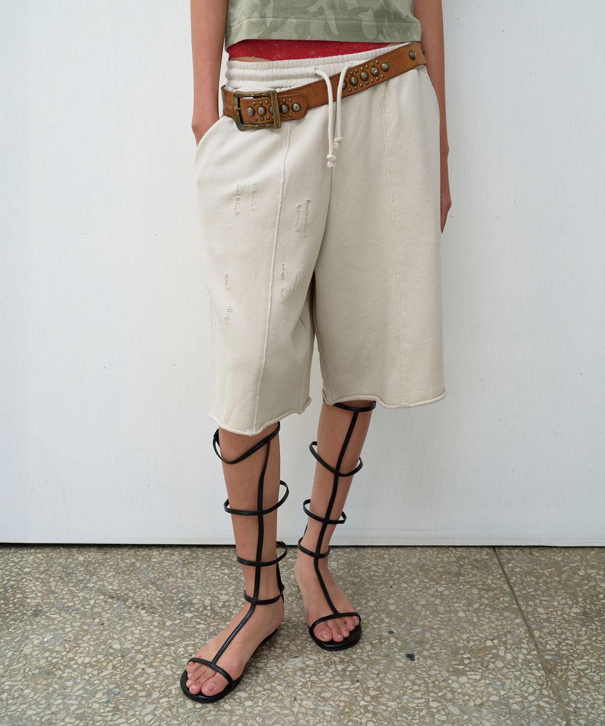 더바이닐하우스(THEVINYLHOUSE) CUT-OFF DAMAGE SHORTS BEIGE